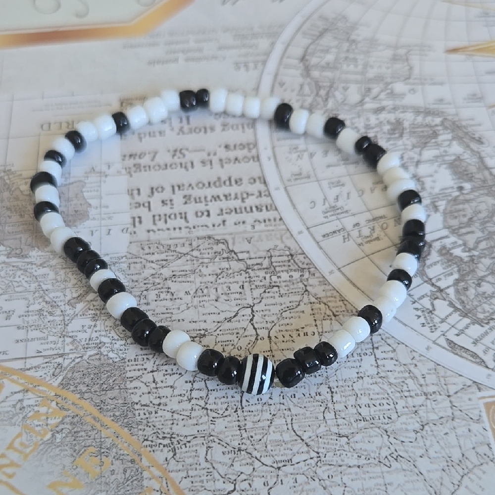 Black & White Beaded Stretch Bracelet - Classic Striped Accent